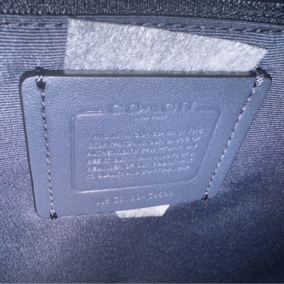 Coach - Tall Dempsey C2823 - Picture 6 of 9